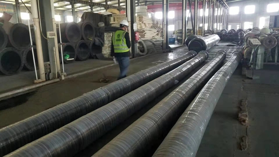 SPEDISCA A - il tubo flessibile di rinforzo NAVE utilizzato sul bacino del molo per il trasporto del petrolio greggio