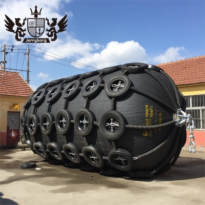 ISO 17357 Standard 50kPa/80kPa Yokohama Rubber Fender con pneumatici e catena
