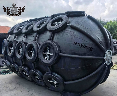 ISO 17357 Standard 50kPa/80kPa Yokohama Rubber Fender con pneumatici e catena