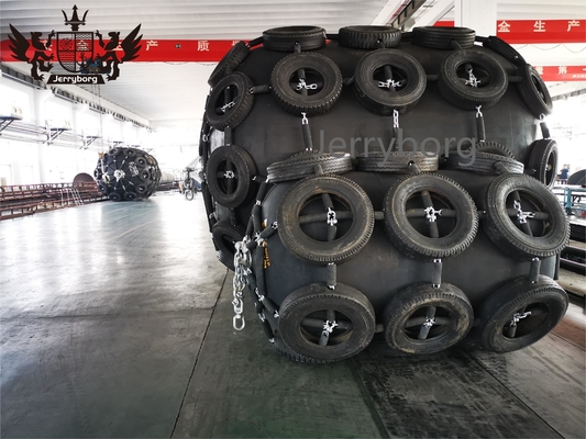 ISO 17357 Standard 50kPa/80kPa Yokohama Rubber Fender con pneumatici e catena