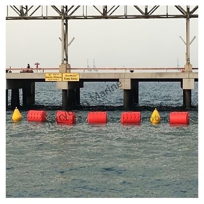 Barriere galleggianti per il porto marino