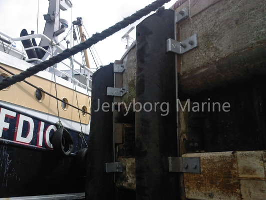 Fender DD marino con fender in gomma di tipo D per applicazioni pesanti