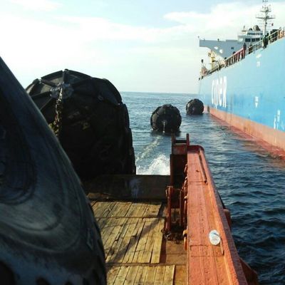 Cuscino ammortizzatore pneumatico gonfiabile di Yokohama che fa galleggiare il cuscino ammortizzatore di aggancio di kpa 50