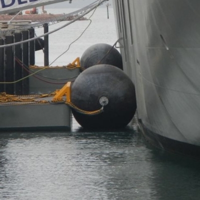 Tipo di galleggiamento EVA Foam Fender Polyurethane Fender per la nave che attracca ed ancorare